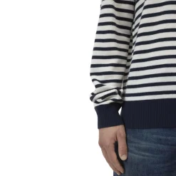 Gestreifter Pullover