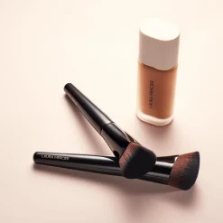 Real Flawless Foundation  Brush