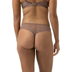String Amorous